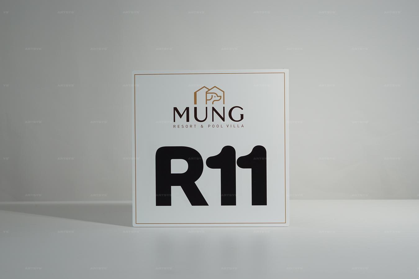 아트시스의 MUNG 리조트 & 풀빌라 R11 번호판 - 고급 아크릴 소재